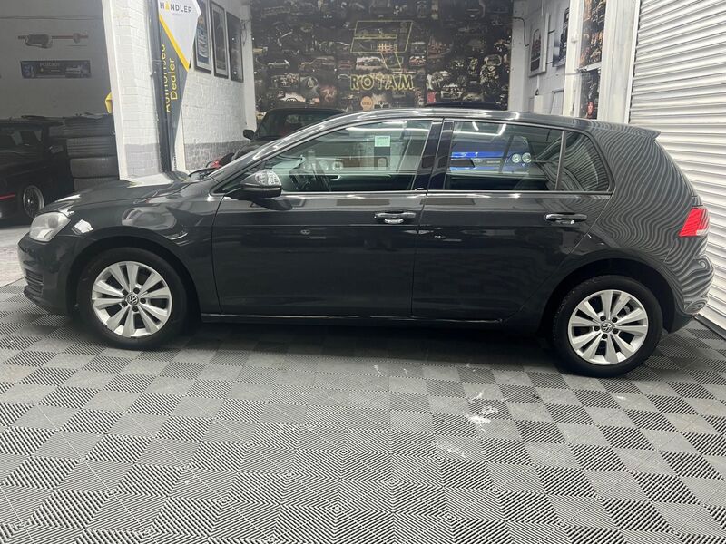 VOLKSWAGEN GOLF