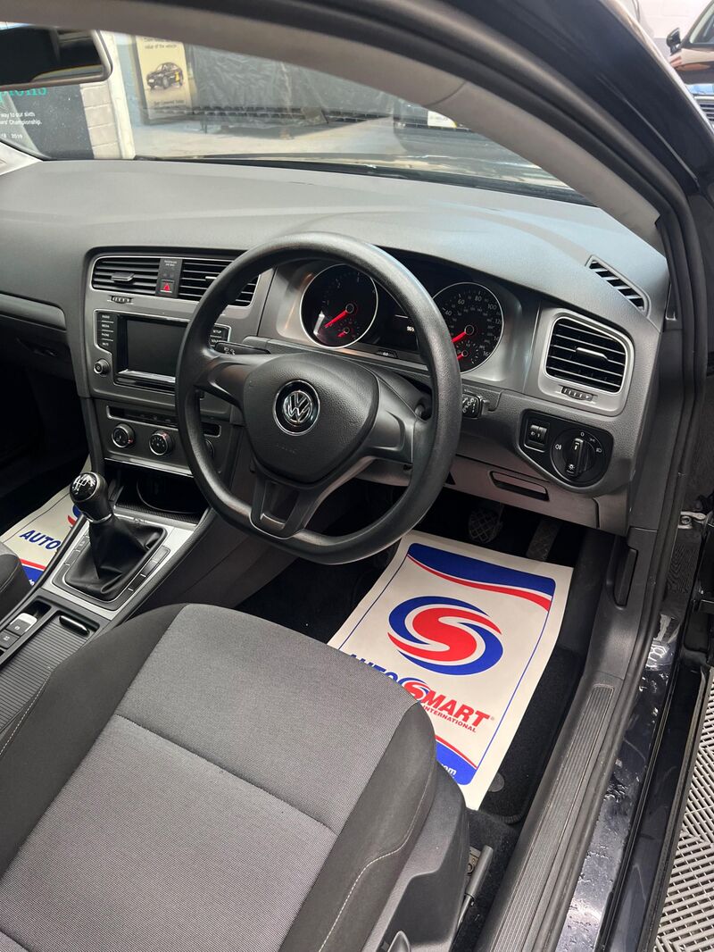 VOLKSWAGEN GOLF
