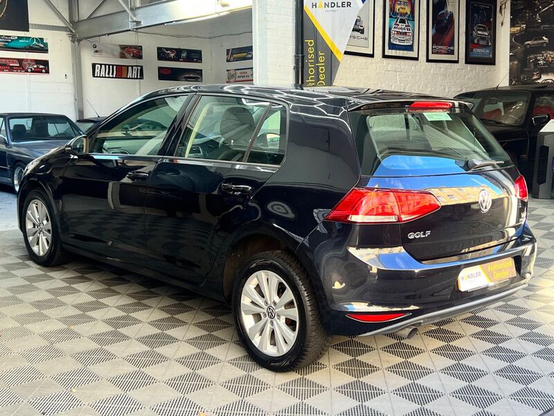 VOLKSWAGEN GOLF