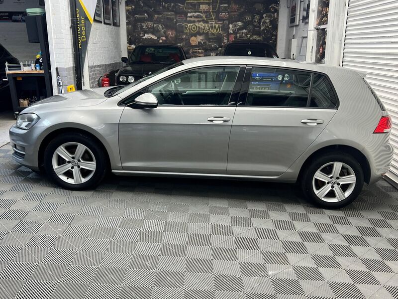 VOLKSWAGEN GOLF