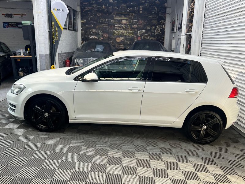 VOLKSWAGEN GOLF