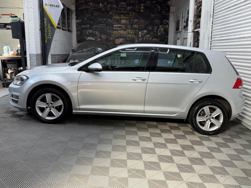 VOLKSWAGEN GOLF