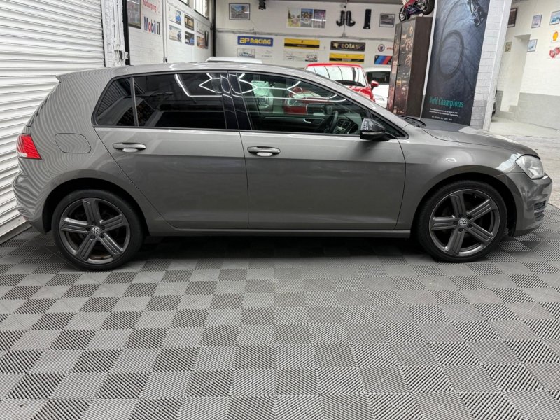 VOLKSWAGEN GOLF